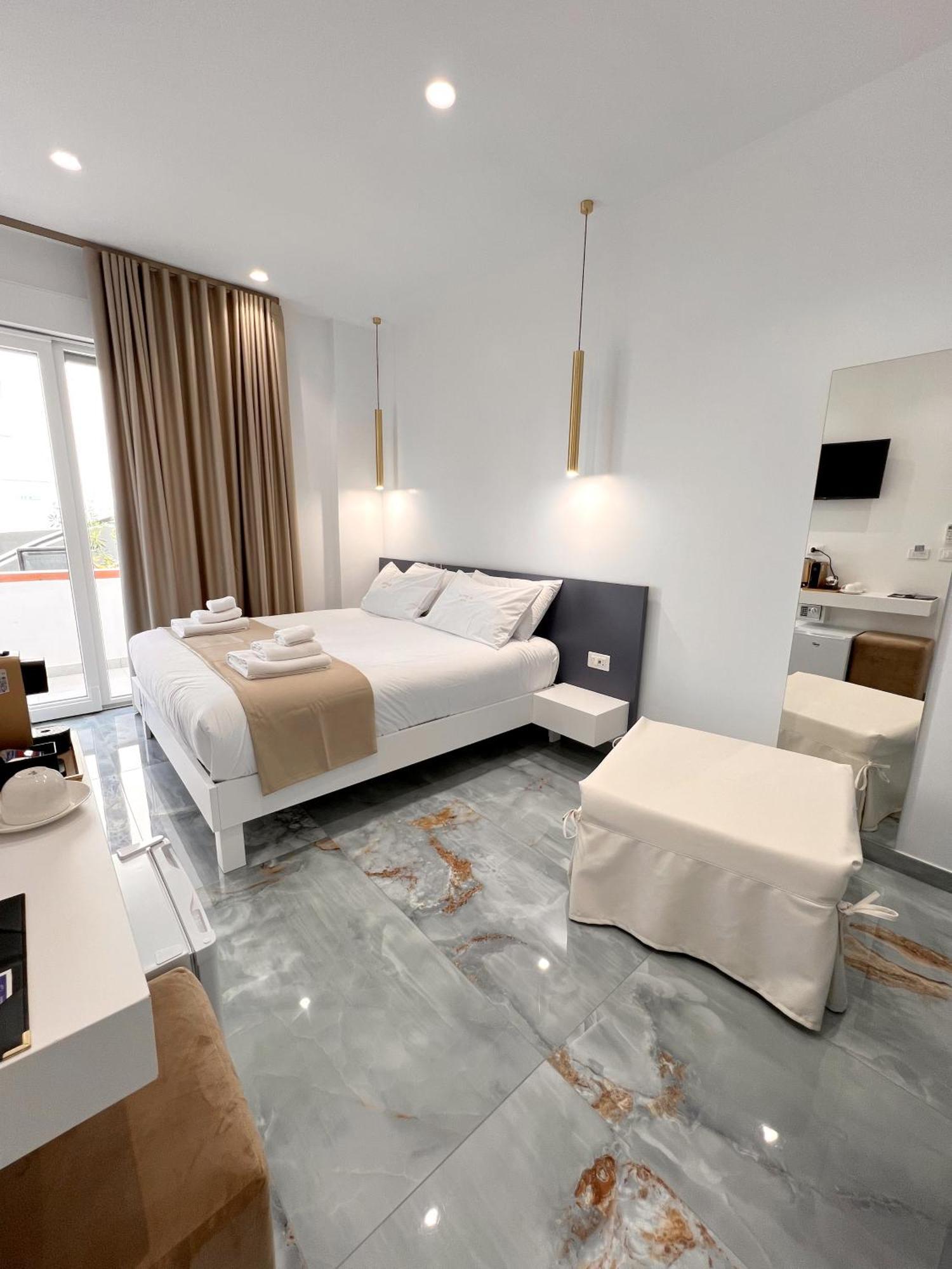Suite 14 Scalea Exterior photo